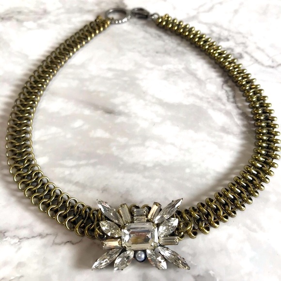 Metal Chain Link Statement Necklace w/Bold Crystal Centrepiece - Picture 3 of 6